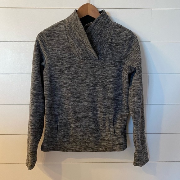 Girls Athletic works sweatshirt. 2 front pockets and thumb holes size XL 14-16 - Picture 1 of 5